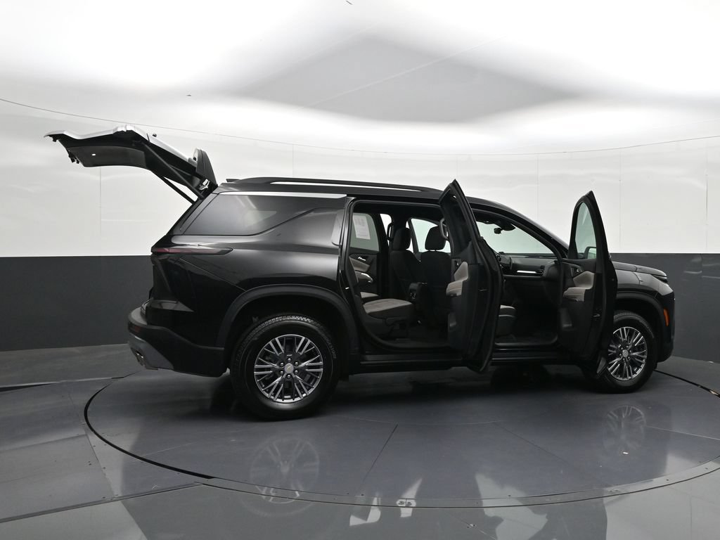 Certified 2026 Chevrolet Traverse LT w/ Driver Confidence Package FWD image 41