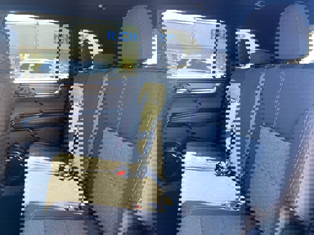 Used 2025 GMC Acadia Elevation image 17