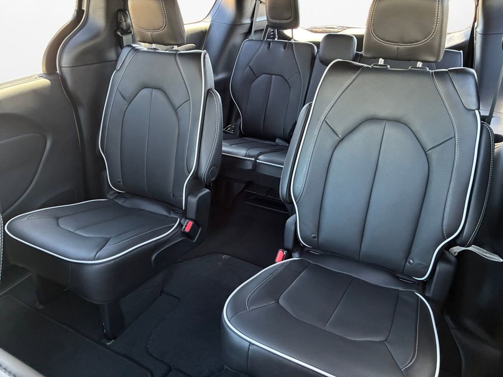 New 2026 Chrysler Pacifica Limited FWD image 22