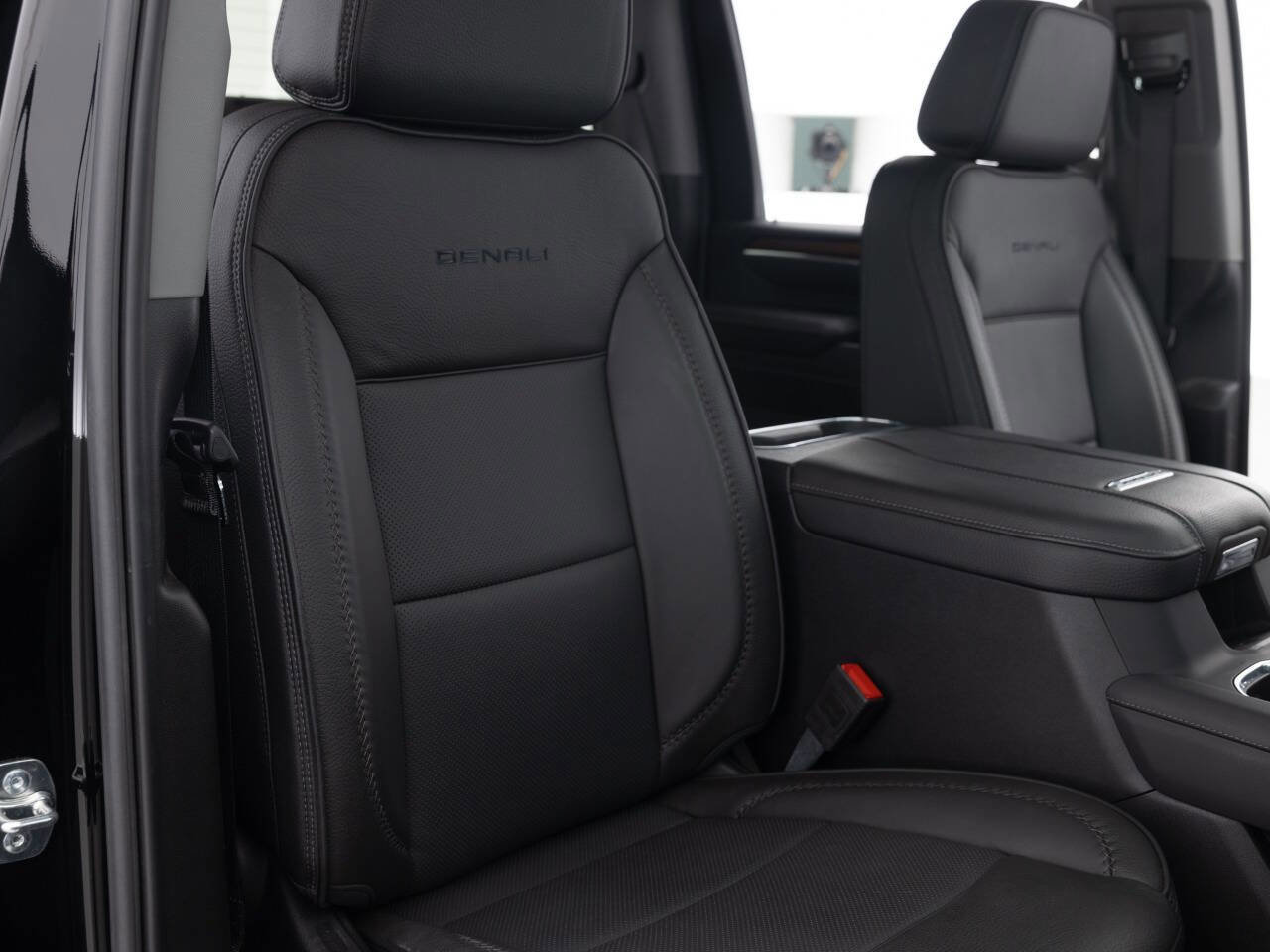 Used 2025 GMC Sierra 2500 Denali w/ Denali Reserve Package image 28