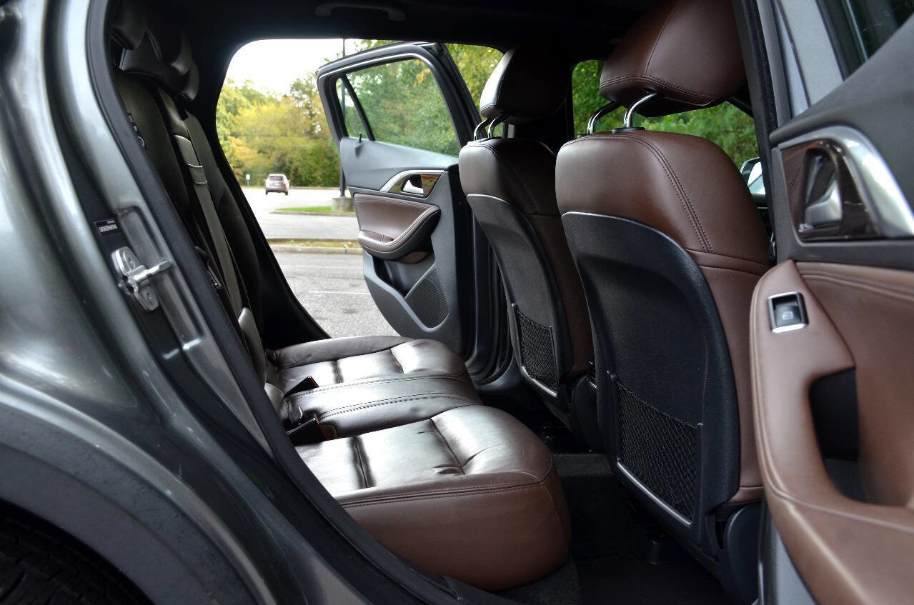 Used 2017 INFINITI QX30 Premium w/ Navigation Package AWD/4WD image 12