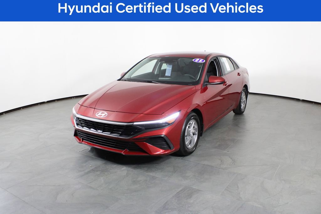 Certified 2025 Hyundai Elantra SE image 2