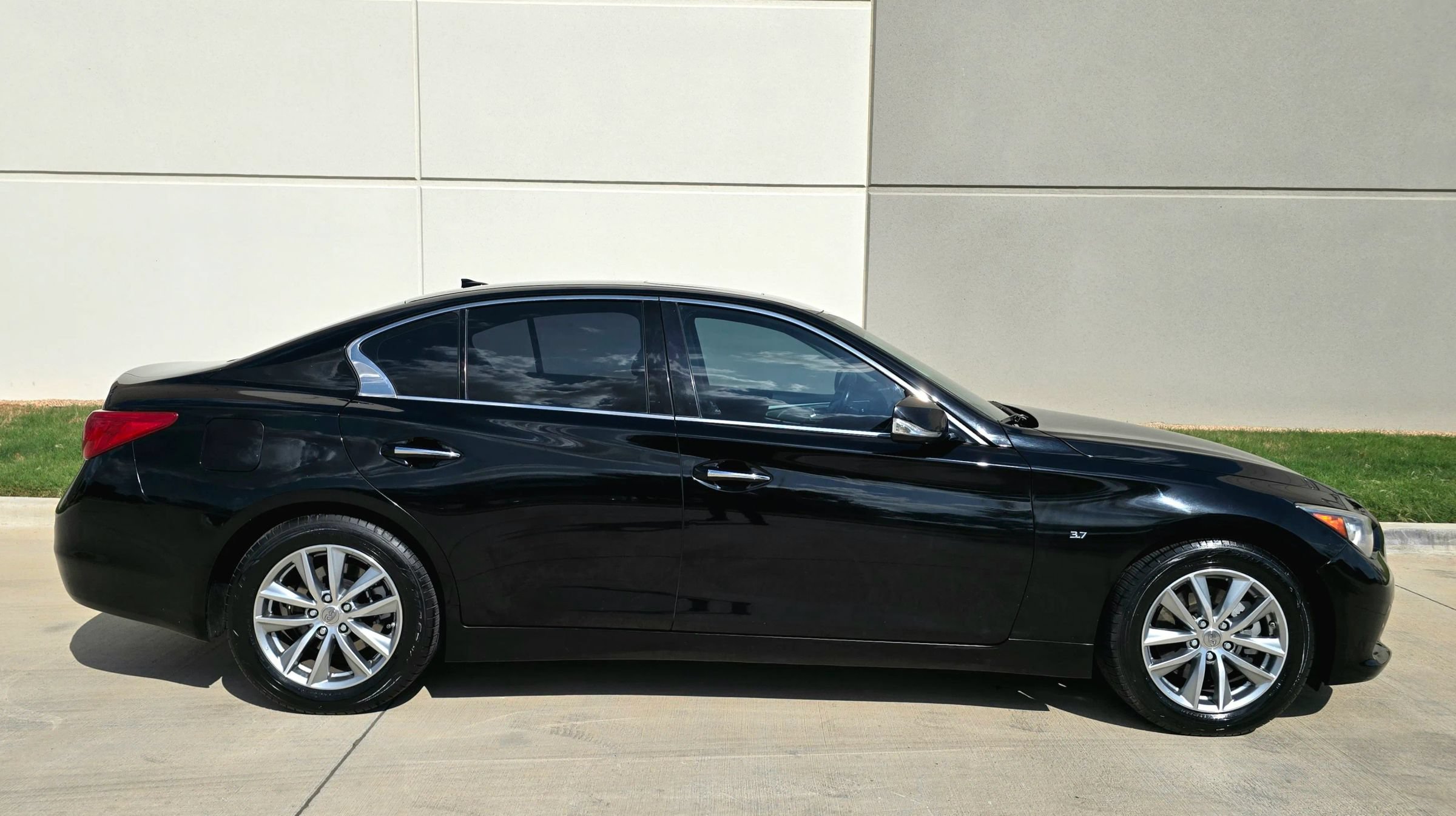 Used 2015 INFINITI Q50 Premium w/ Navigation Package AWD/4WD image 8