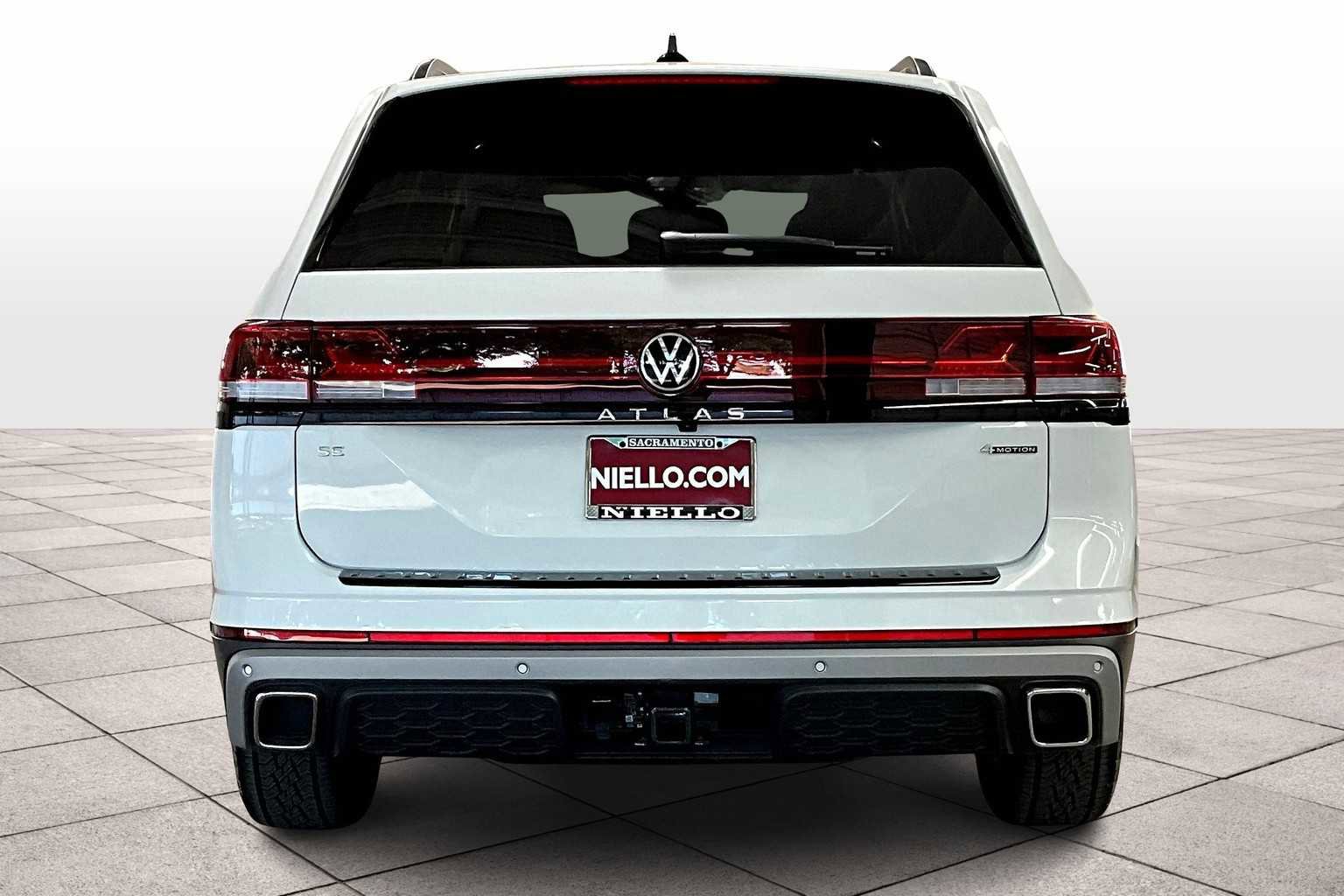 New 2025 Volkswagen Atlas Peak Edition SE image 6