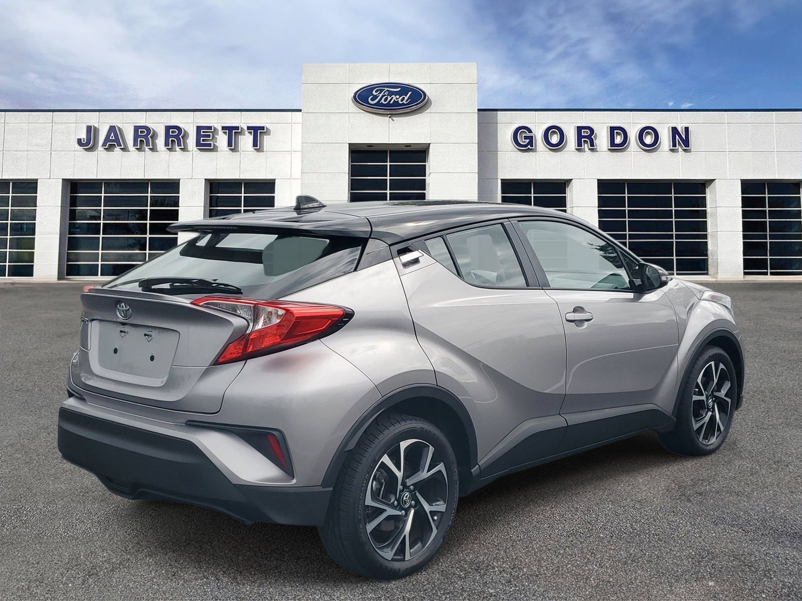 Used 2019 Toyota C-HR XLE FWD image 4