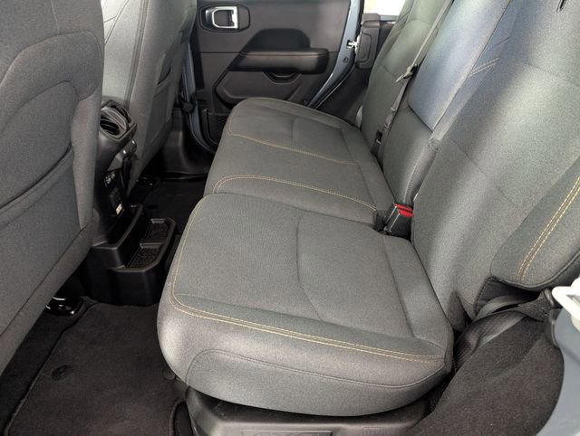 Used 2025 Jeep Wrangler Unlimited Sahara image 25