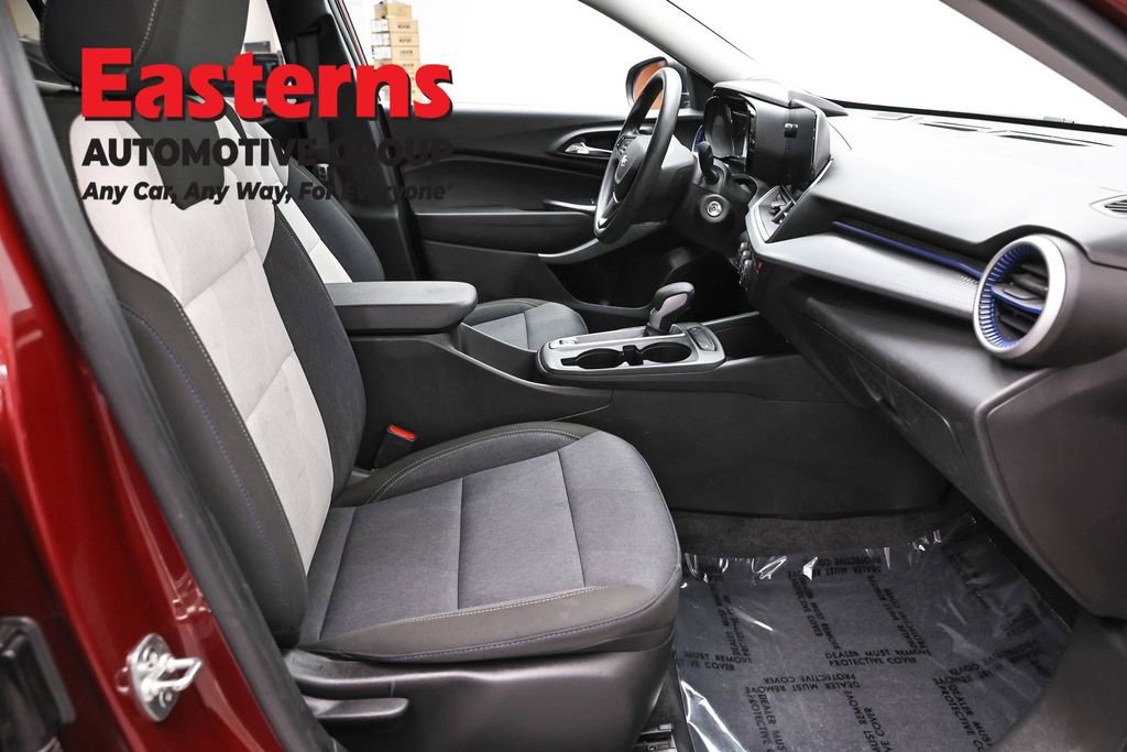 Used 2024 Chevrolet Trax LS FWD image 23