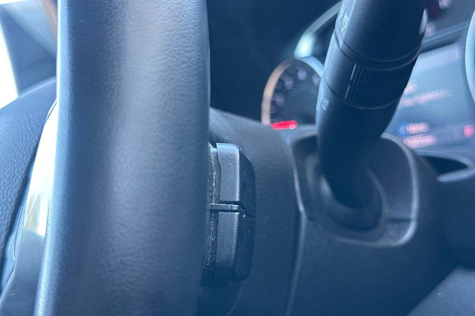 Used 2023 GMC Terrain SLT image 40