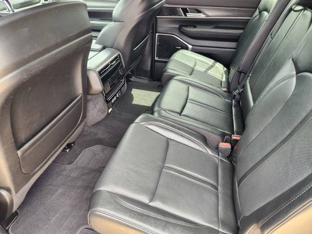 Used 2023 Jeep Wagoneer L Series II AWD/4WD image 29