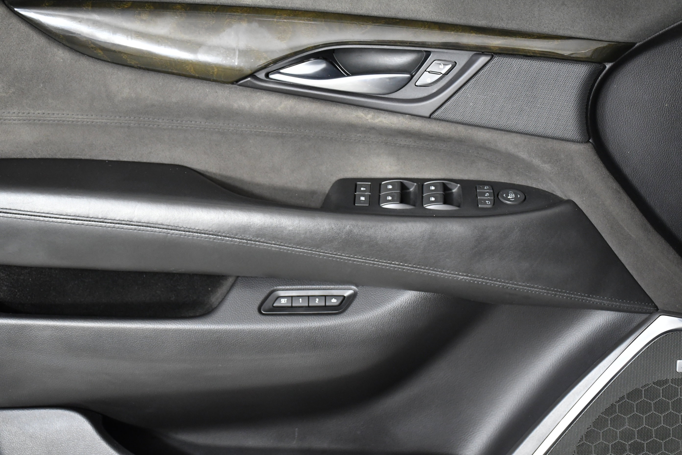 Used 2017 Cadillac Escalade ESV Platinum image 21