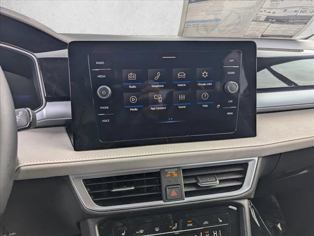 Certified 2025 Volkswagen Taos SE image 15