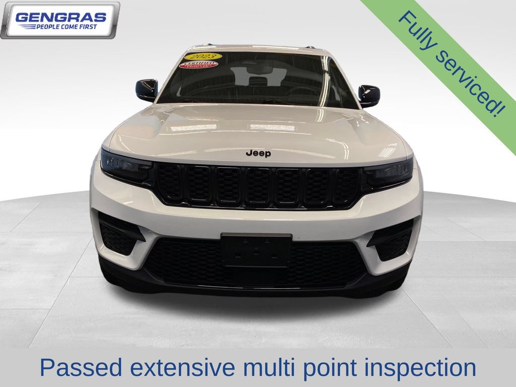 Used 2023 Jeep Grand Cherokee Altitude AWD/4WD image 2
