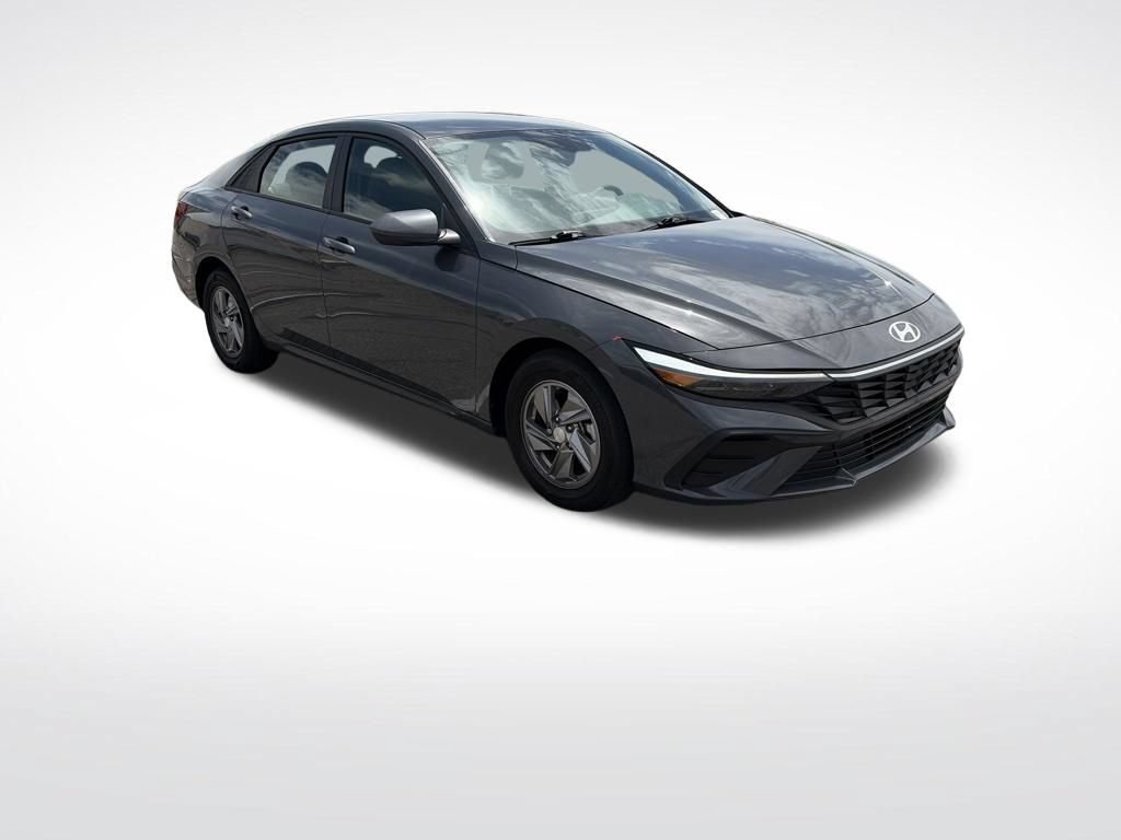 Used 2025 Hyundai Elantra SE FWD image 7