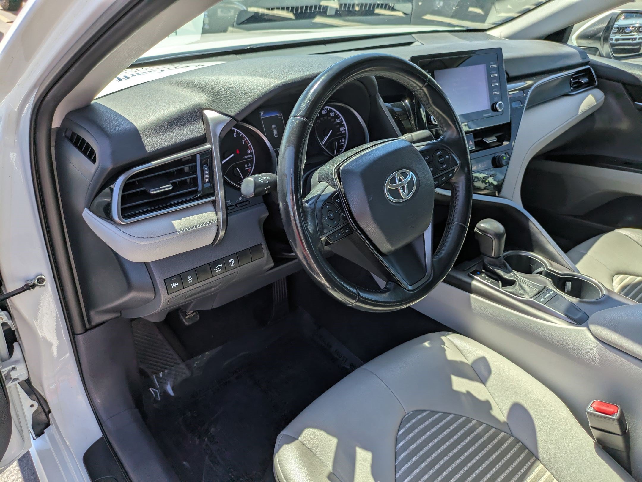 Used 2023 Toyota Camry SE FWD image 14