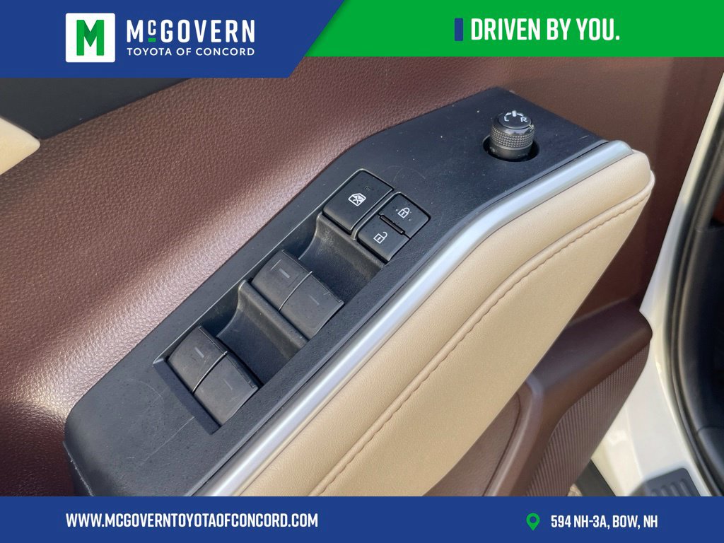 Used 2021 Toyota Highlander XLE AWD/4WD image 14