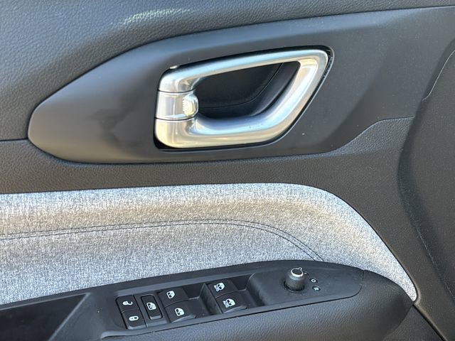 Used 2024 Jeep Compass Sport image 16