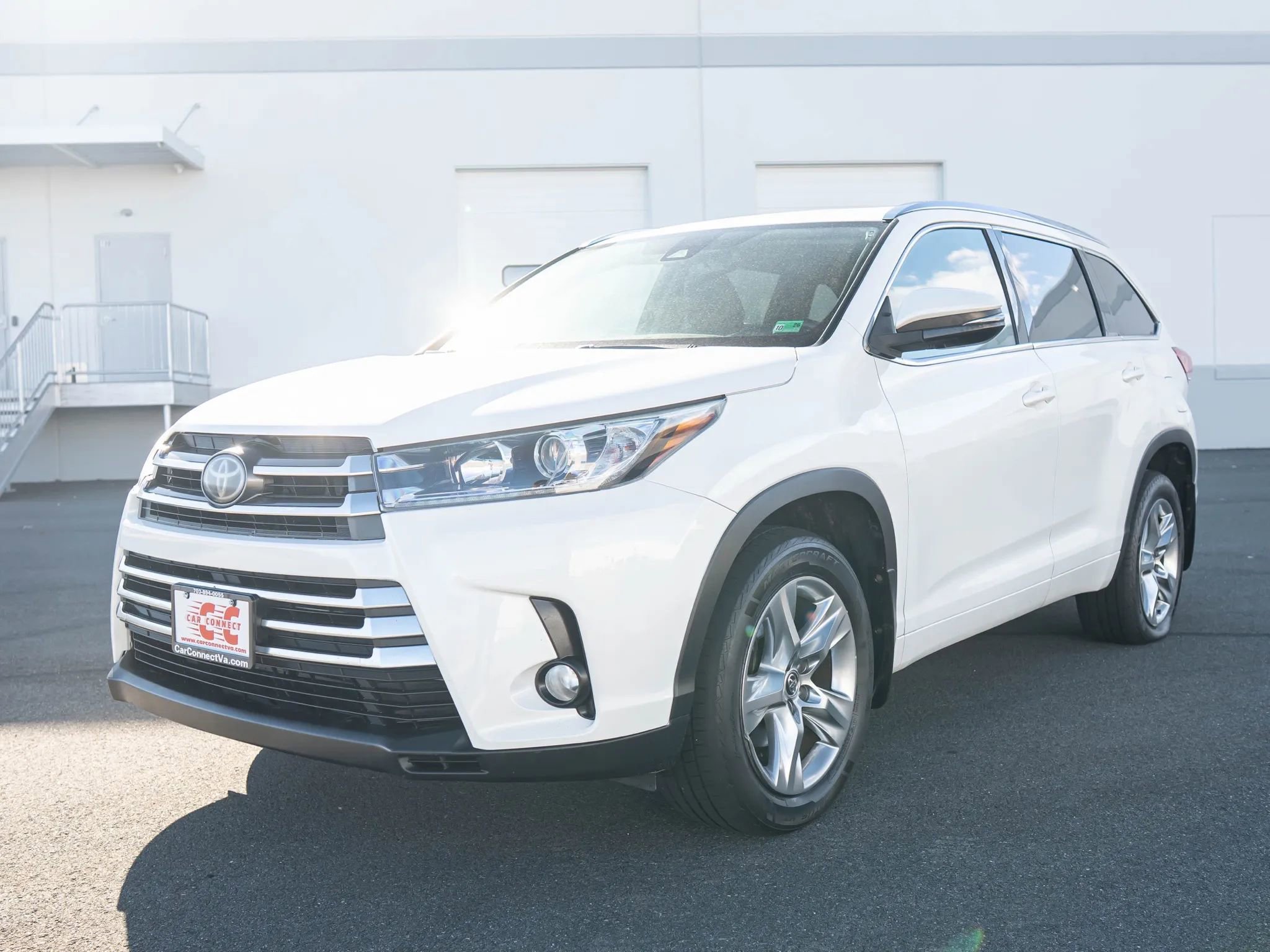 Used 2017 Toyota Highlander Limited image 2