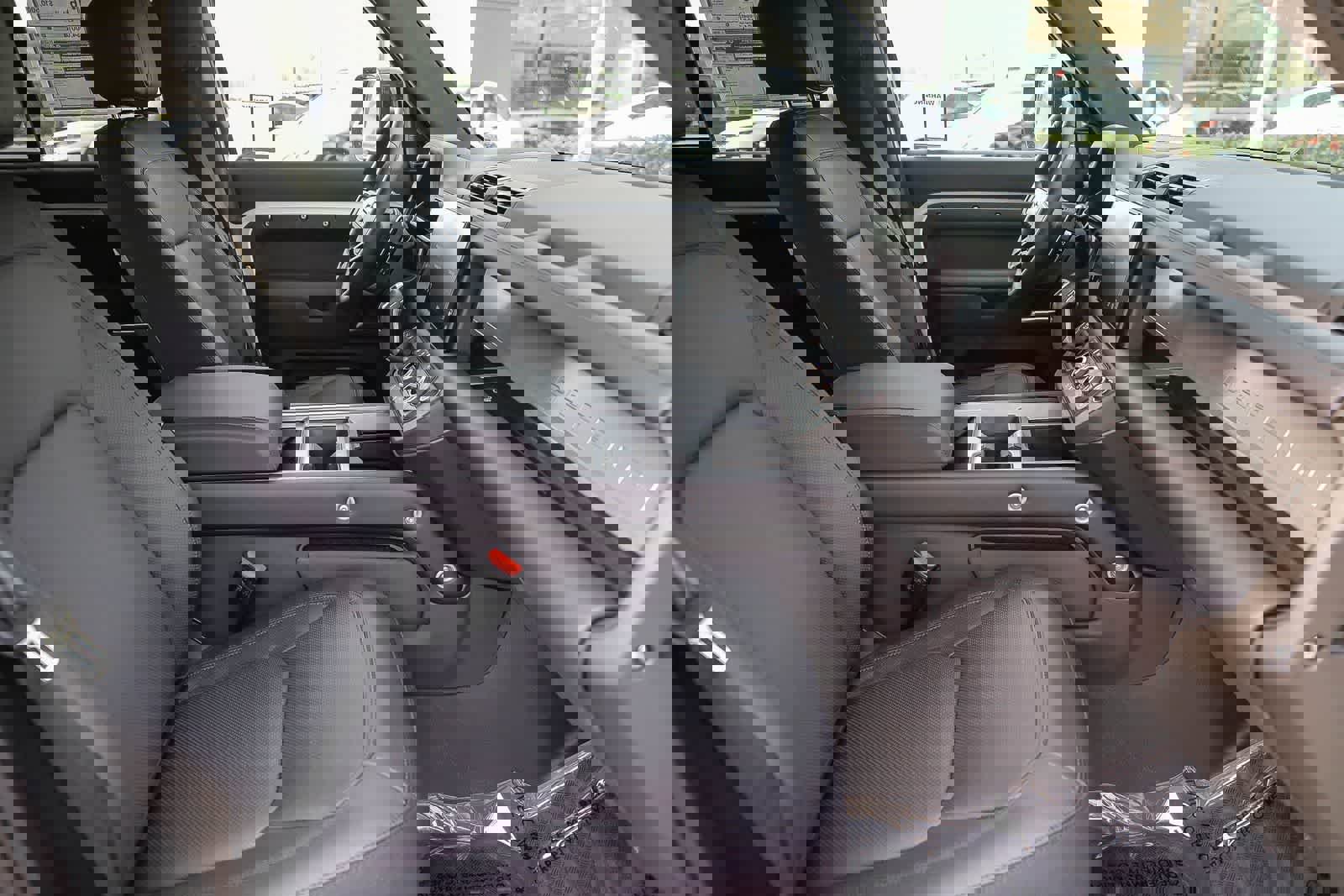 New 2025 Land Rover Defender 130 V8 image 18