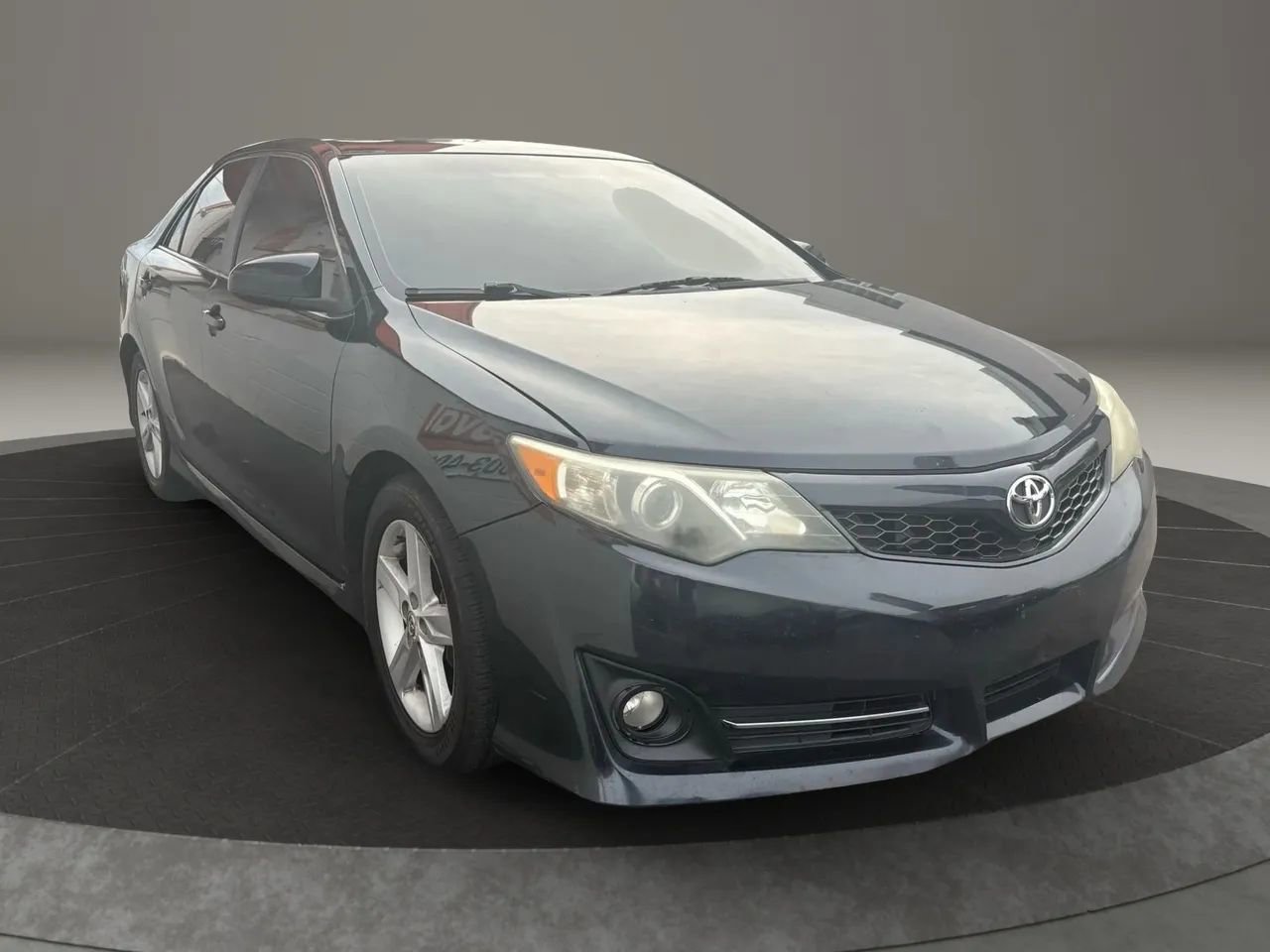 Used 2012 Toyota Camry L image 4