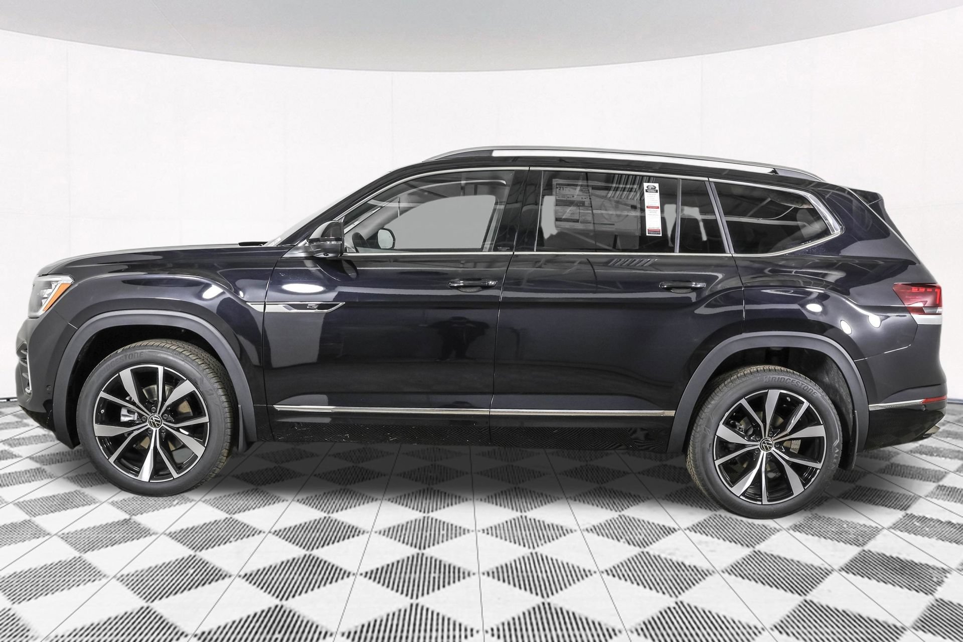New 2026 Volkswagen Atlas SEL Premium R-Line AWD/4WD image 17