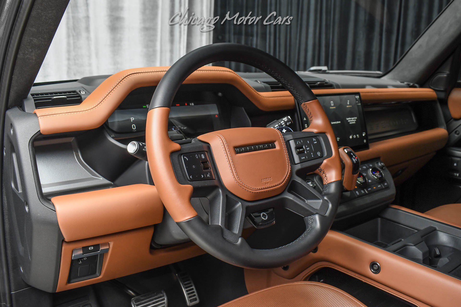 Used 2025 Land Rover Defender 110 AWD/4WD image 8