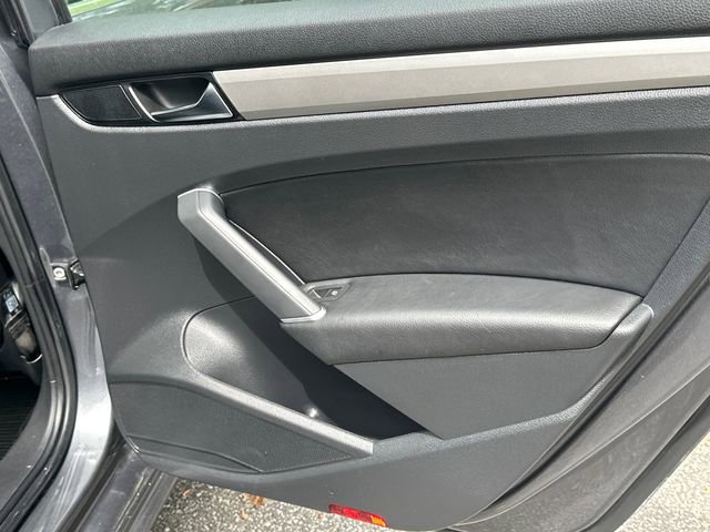 Used 2021 Volkswagen Passat 2.0T SE image 32