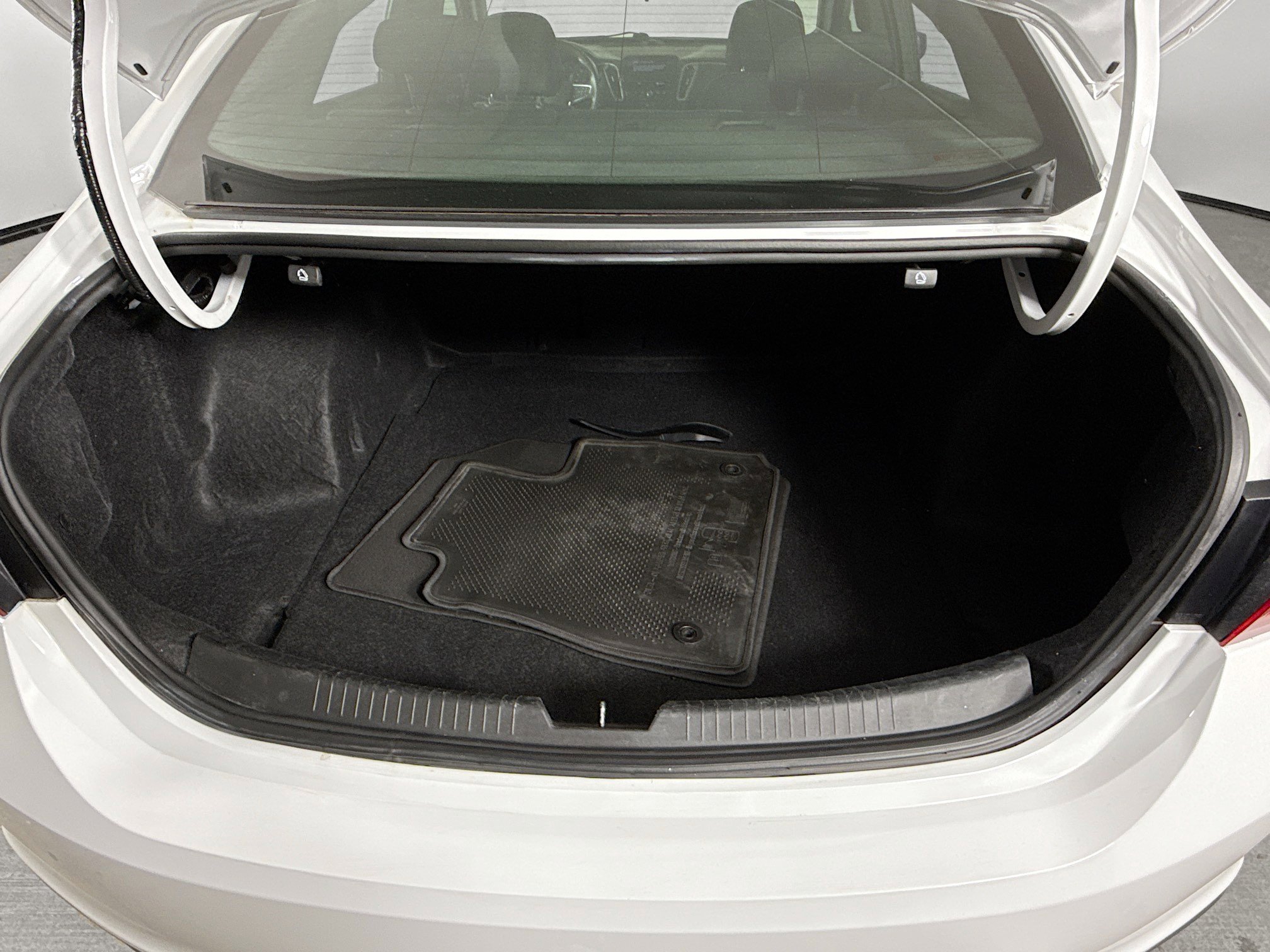 Used 2024 Chevrolet Malibu LS image 31