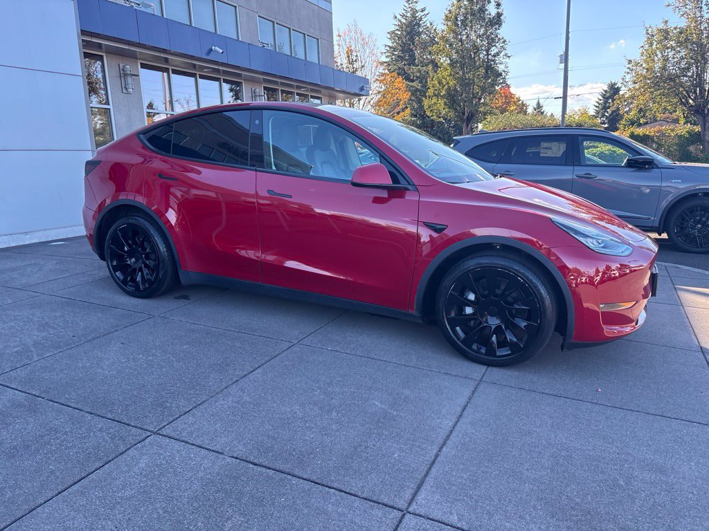 Used 2022 Tesla Model Y Long Range AWD/4WD image 5