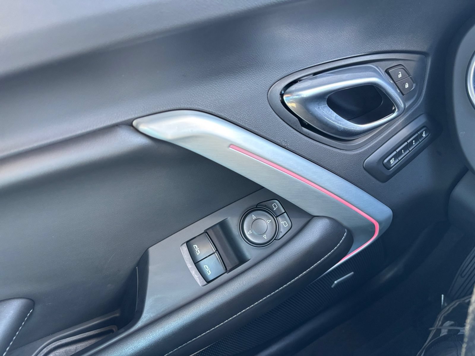 Used 2020 Chevrolet Camaro SS RWD image 11