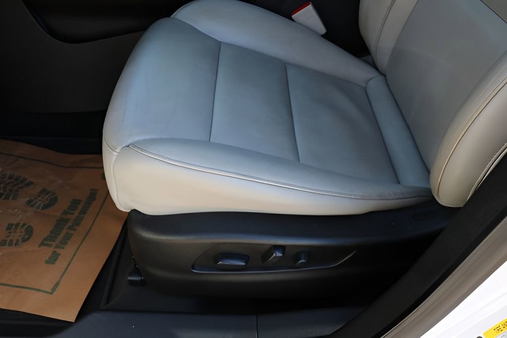 Used 2019 Cadillac XT4 Premium Luxury w/ Technology Package image 12