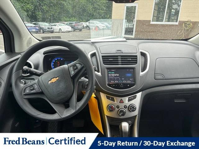 Used 2016 Chevrolet Trax LT w/ LT Sun and Sound Package FWD image 9