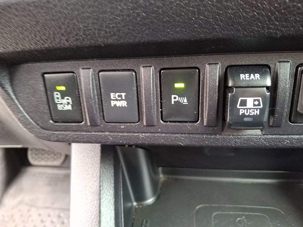 Used 2018 Toyota Tacoma TRD Sport w/ Technology Package AWD/4WD image 26