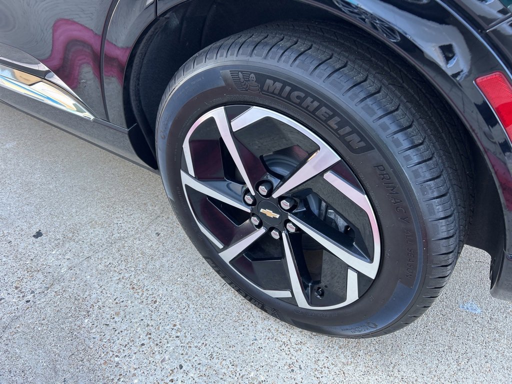 Certified 2025 Chevrolet Equinox EV LT w/ Convenience Package image 11