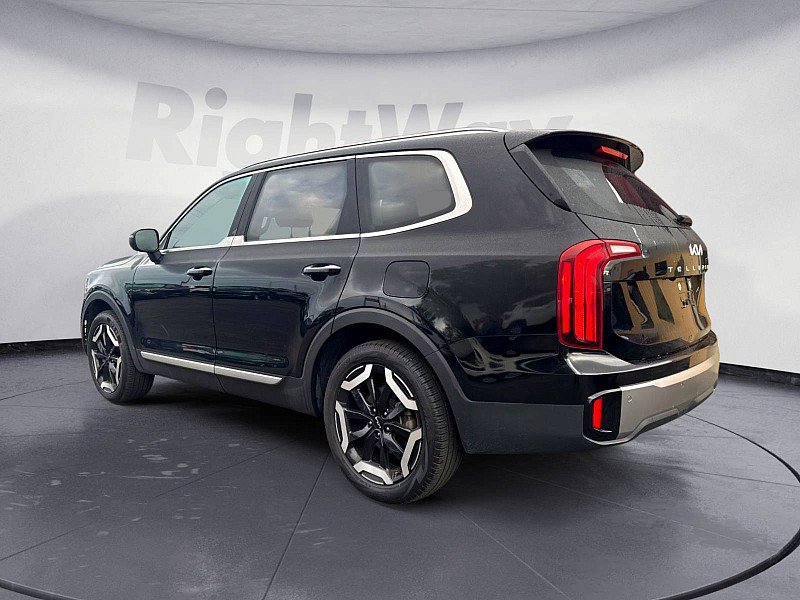 Used 2025 Kia Telluride S AWD/4WD image 3
