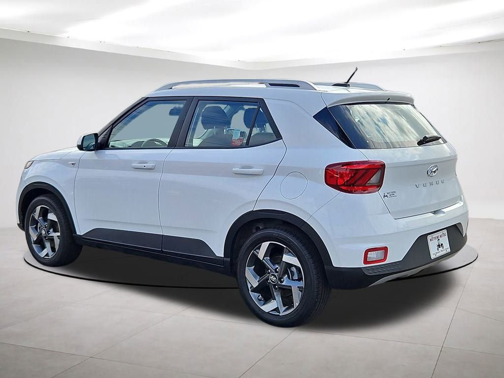 Used 2025 Hyundai Venue SEL image 5