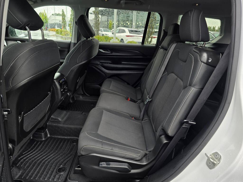 Used 2023 Jeep Grand Cherokee L Laredo w/ Luxury Tech Group I AWD/4WD image 21