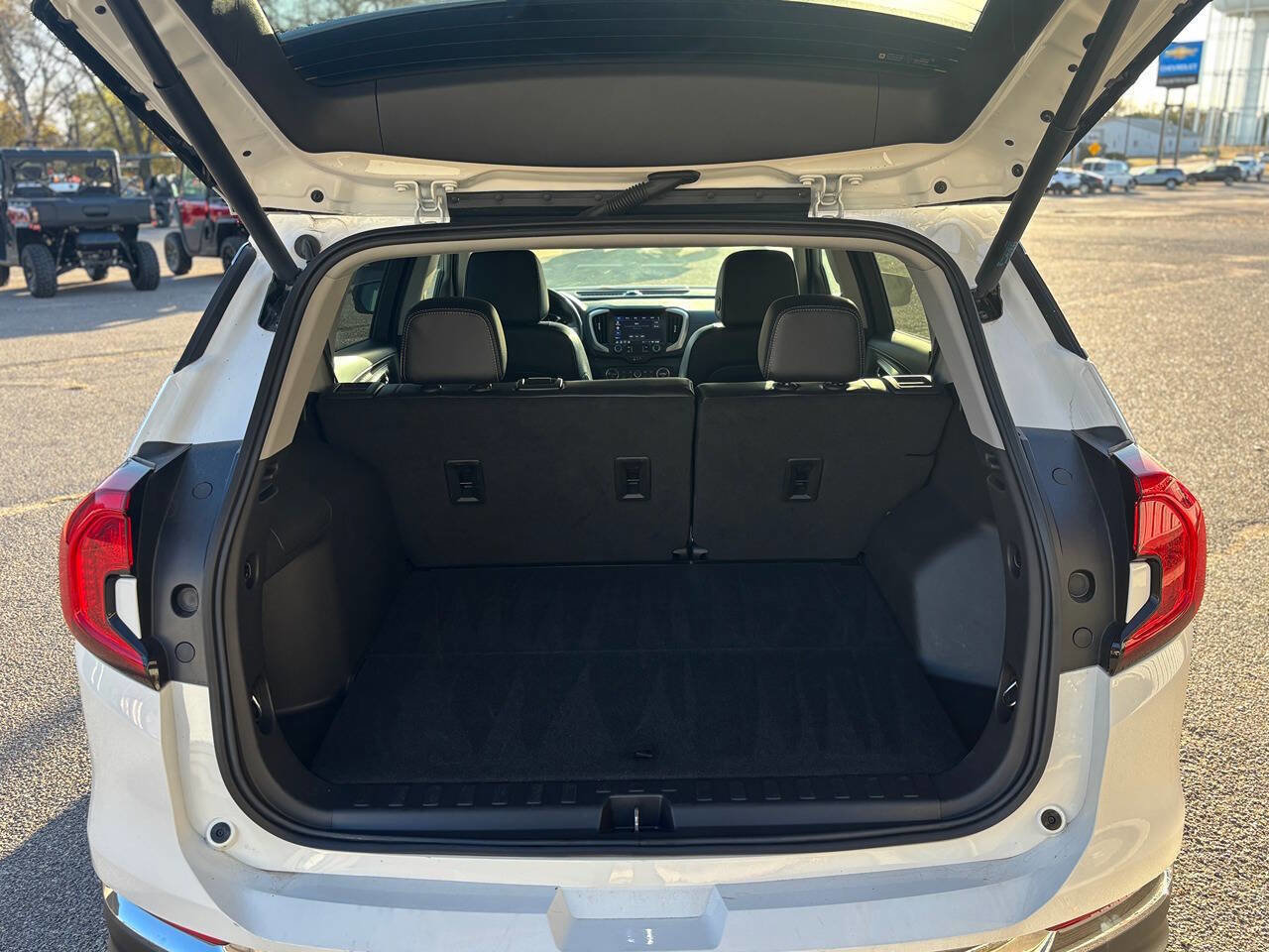 Used 2024 GMC Terrain SLT image 22