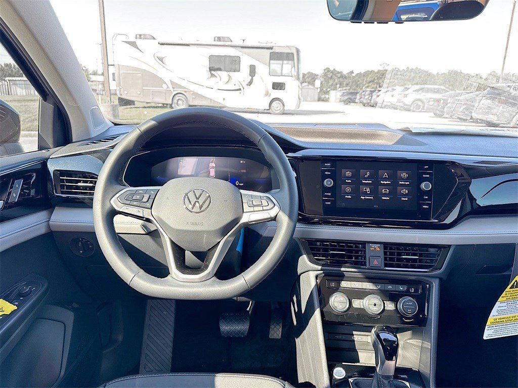 Used 2024 Volkswagen Taos SE FWD image 24