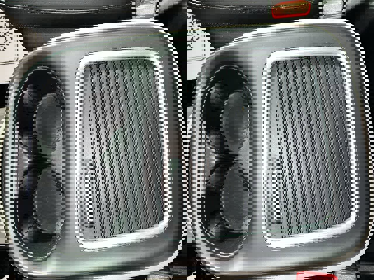 Used 2023 Chrysler Pacifica Touring-L image 22