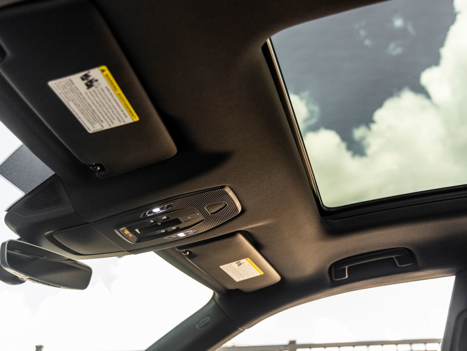 Certified 2025 Porsche Macan 4 Electric image 22