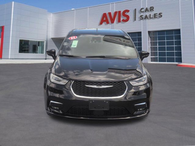 Used 2025 Chrysler Pacifica Select image 2