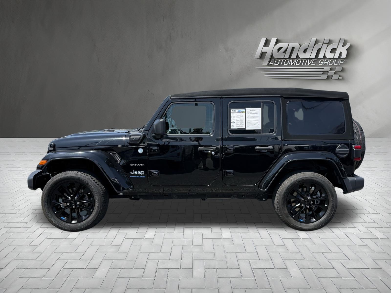 Used 2023 Jeep Wrangler Unlimited Sahara w/ Cold Weather Group AWD/4WD image 7