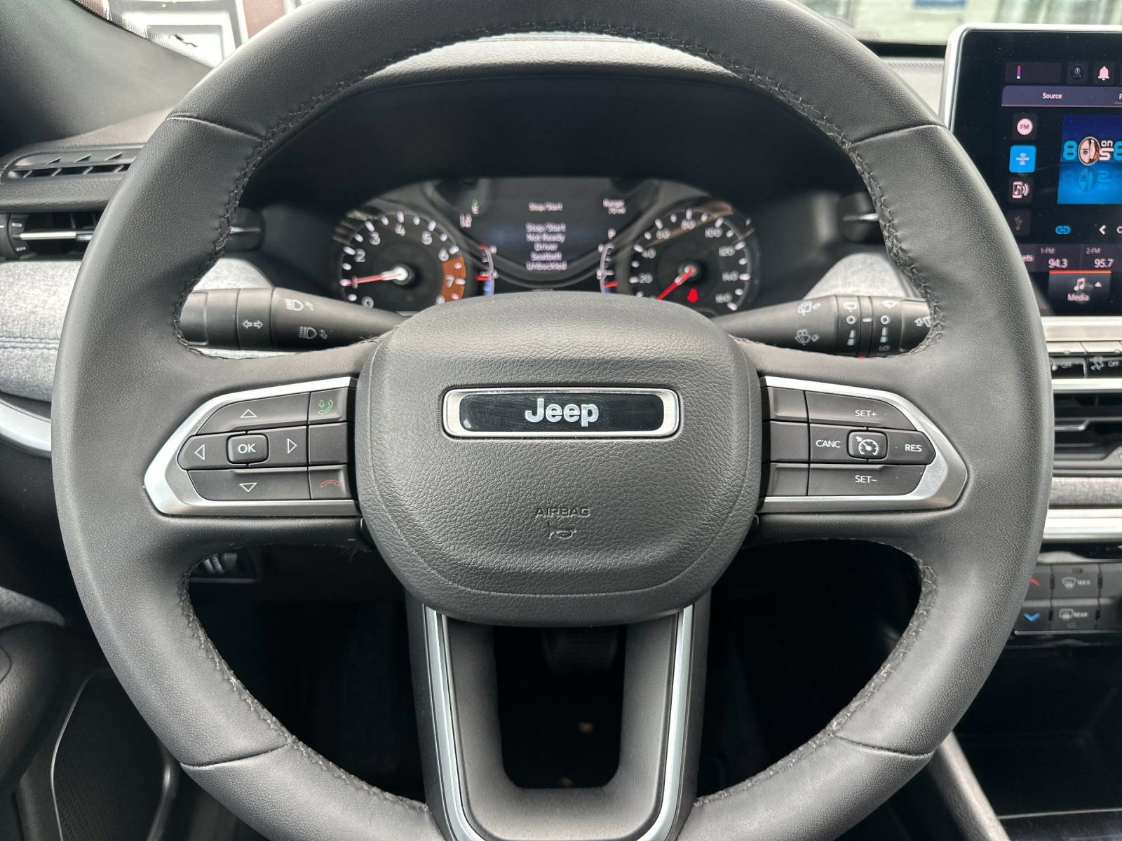 Used 2024 Jeep Compass Latitude AWD/4WD image 25