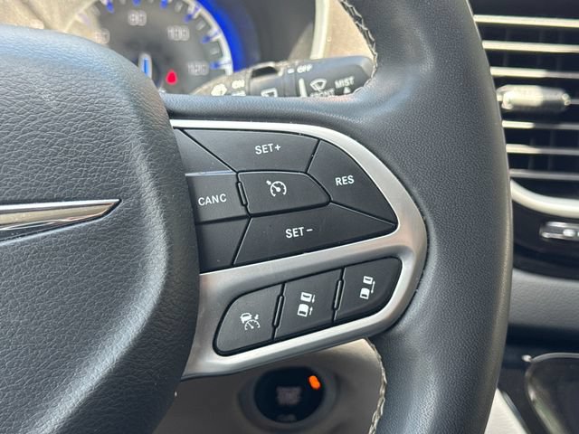 Used 2024 Chrysler Pacifica Touring-L FWD image 29