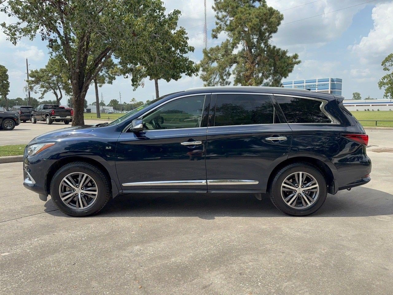 Used 2016 INFINITI QX60 FWD w/ Premium Plus Package image 2