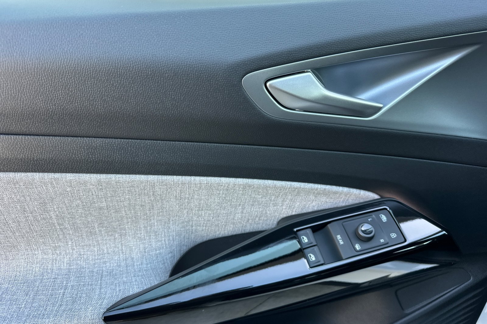 New 2026 Volkswagen ID.4 Pro RWD image 9