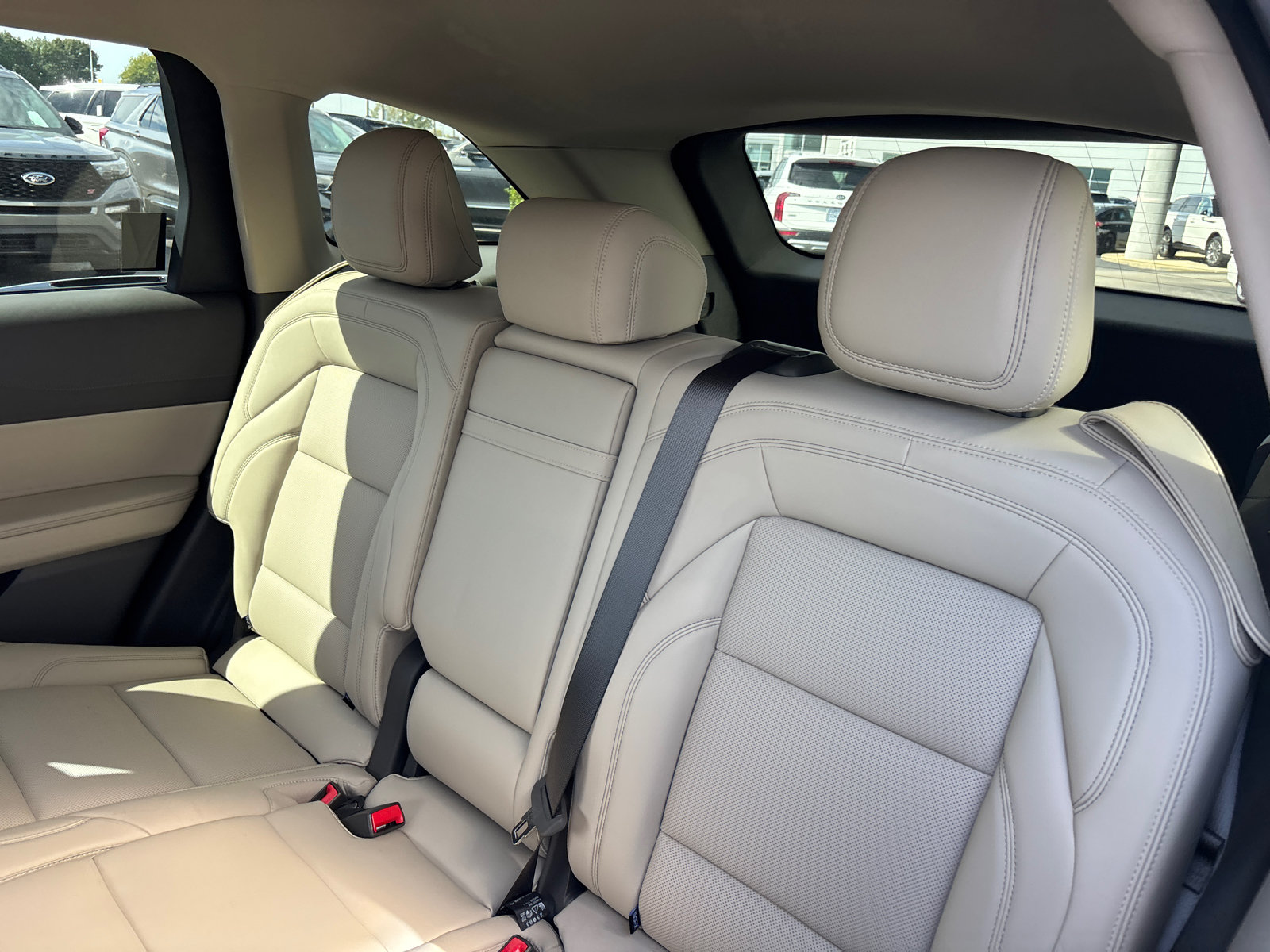 Used 2025 Lincoln Nautilus Premier AWD/4WD image 25