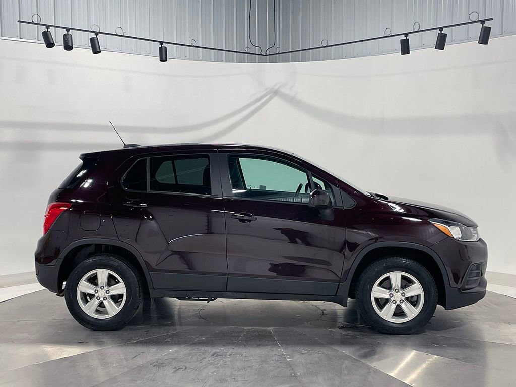 Used 2021 Chevrolet Trax LS w/ Tint and Cruise Package AWD/4WD image 10
