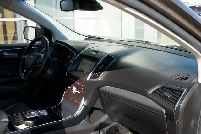 Used 2019 Ford Edge Titanium image 39