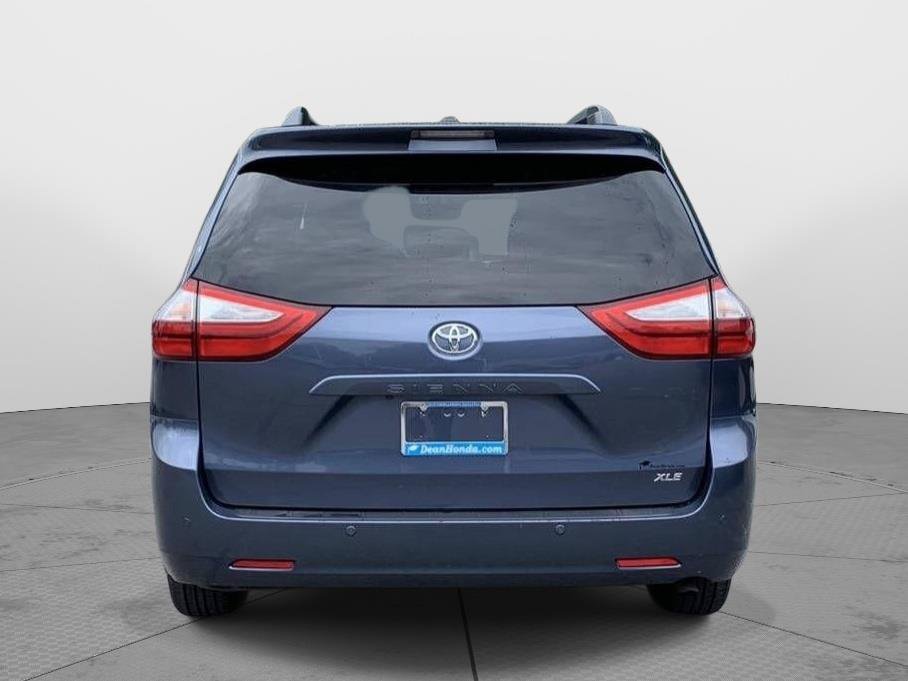 Used 2017 Toyota Sienna XLE Premium FWD image 4